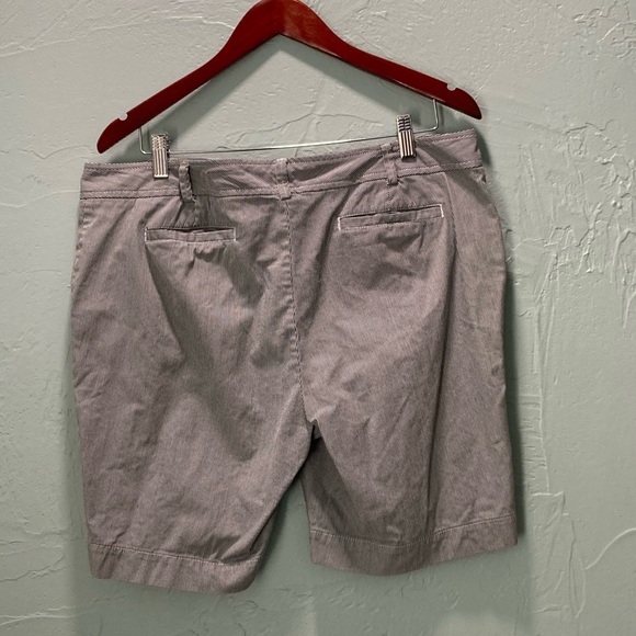 Lands’ End 
14P Fit 1
Seersucker - Picture 4 of 5